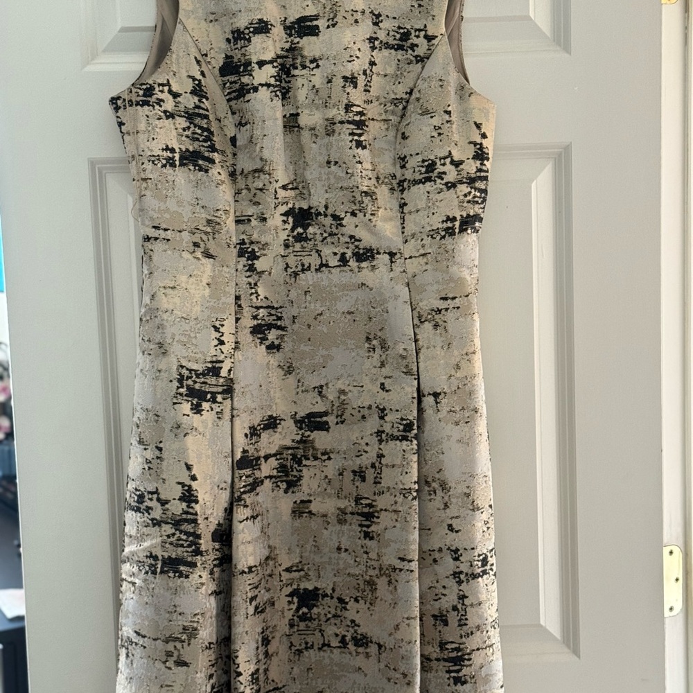 Elegant Beige and Black Sleeveless Dress